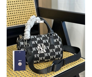 Cheap wholesale spring and summer new full-standard black letters men and women with the same handbag slung travel leisure bags (2)